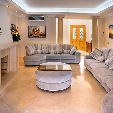 Ferrarias Sleeps 10 With Pool Air Con And Wifi Villa *