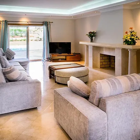 Villa Ferrarias Sleeps 10 With Pool Air Con And Wifi