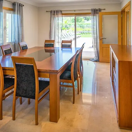 Ferrarias Sleeps 10 With Pool Air Con And Wifi